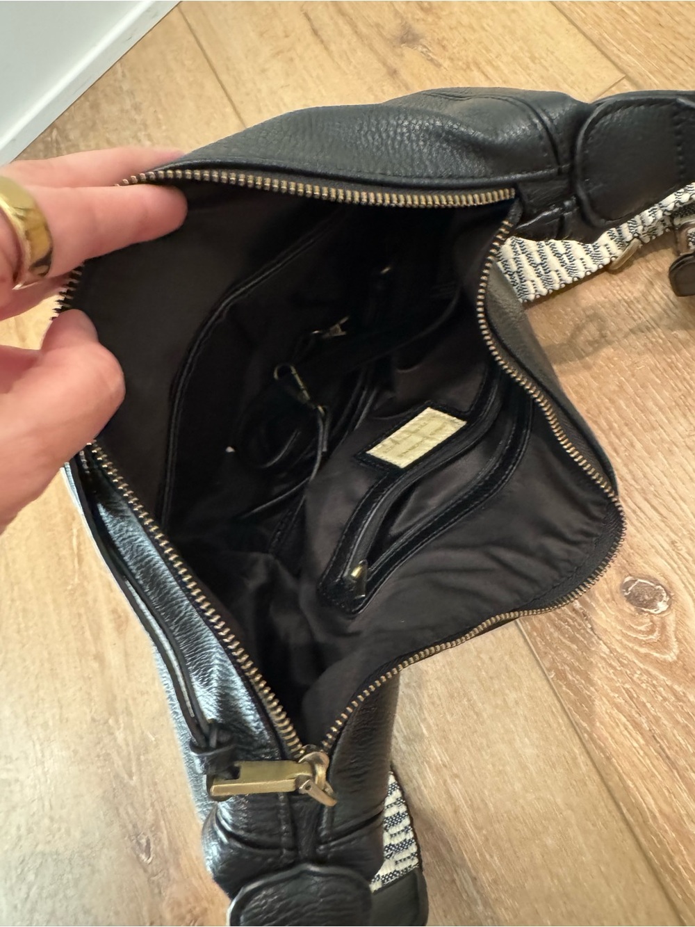 Urban Originals Luna Slouchy Bag Anthropologie crescent-shaped - 2 strap options - Picture 4 of 9